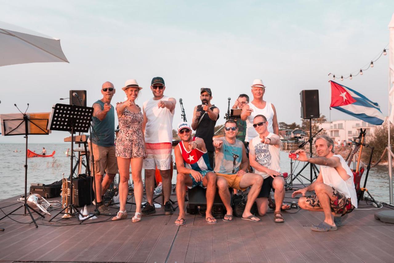 Sunset Resort - Lakeside Boutique Apartments Фоньод Экстерьер фото
